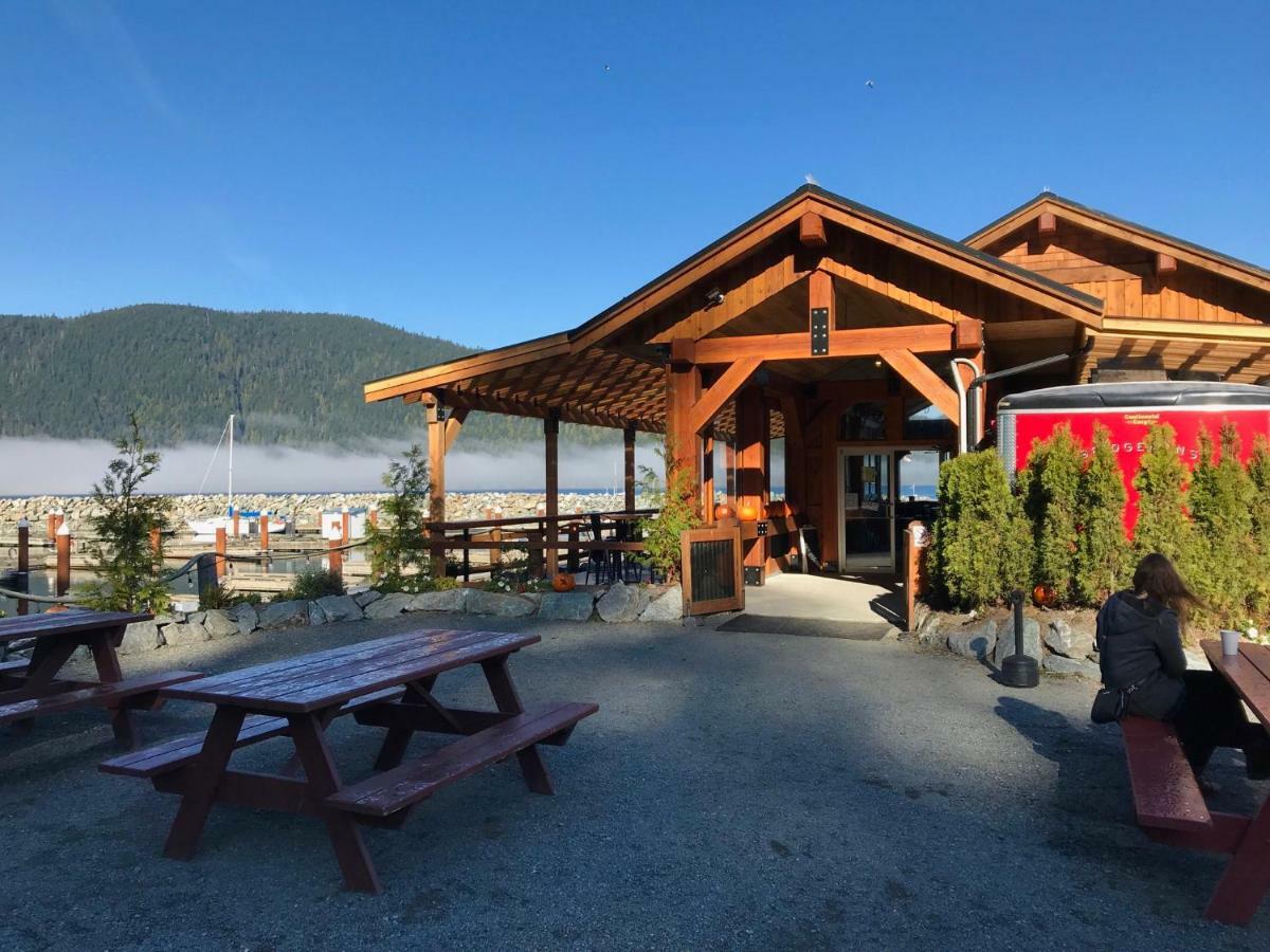 Port Renfrew Vacation Rentals Extérieur photo